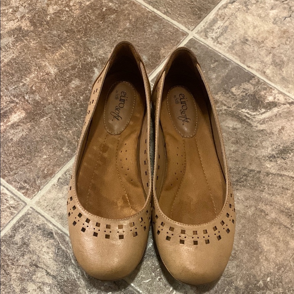 Eurosoft tan flats